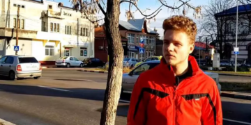 Elevul care a primit nota 2 la purtare pentru că și-a ironizat profesoara va primi daune morale și nota va fi ștearsă