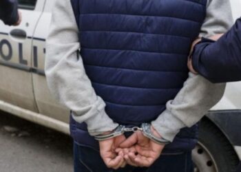 Proiectul care prevede că fugarul va suporta costurile aducerii sale în ţară, în transparenţă decizională.Costul pe fugar variază între câteva mii de euro şi 25.000 euro