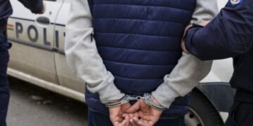 Proiectul care prevede că fugarul va suporta costurile aducerii sale în ţară, în transparenţă decizională.Costul pe fugar variază între câteva mii de euro şi 25.000 euro