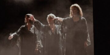 De ce consideră scriitorul Călin Ciobotari că nu poți face cronică de teatru la ”Zeițe de categoria B”, spectacolul în care joacă și orădeanca Ioana Dragoș Gajdó 