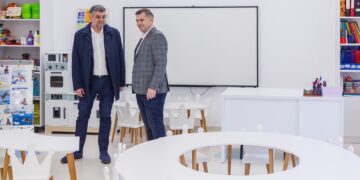 Primarul din Bihor care a avut un tête-à-tête cu premierul Ciolacu. E primarul exponențial al PSD Bihor care a dat teren pentru 1000 de tineri care au vrut să se întoarcă acasă din străinătate