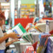 Se caută profesori care să evalueze proiectele de manuale școlare pentru clasele primare și gimnaziale