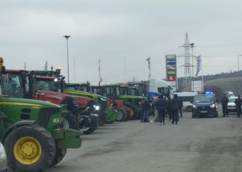 Marșul fermierilor începe azi din Episcopia.  „Bravo! Începutul e greu! Bravo! Să ieșim cu toții ! Curaj români! „