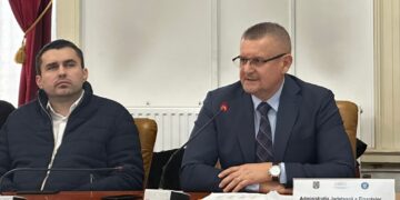 Șeful Fiscului, Ioan Mihaiu, amenințări la adresa profesorilor care dau meditații și la adresa coafezelor. Iritat că 80 de profesori spun că dau meditații și că sunt doar 45 de PFA în sectorul de înfrumusețare. Despre marii evazioniști nimic
