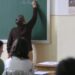 Profesor condamnat la 2 ani de închisoare pentru că a îmbrățișat și a sărutat pe obraz un elev