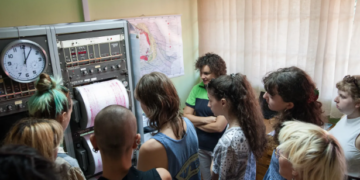 Știința explicată prin artă teatrală de Profesorul Trăznit, laborator de seismologie  la Gojdu, proiecte finanțate prin Fondul Științescu Oradea 6.0