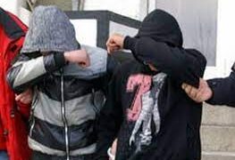 Cei trei tineri care au tâlhărit un adolescent de 16 ani în centru Oradiei rămân în arest