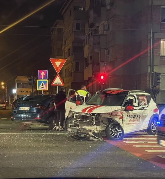 Trei răniți într-un accident în zona Lotus, printre care și un copil