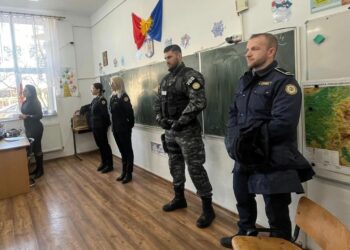 Polițiști din Peniteciarul Oradea, profesori pentru copiii din Sâniob