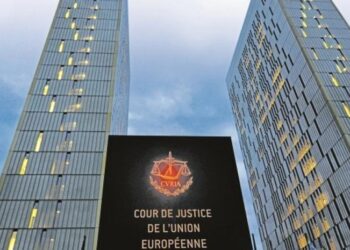Principiul ne bis in idem consacrat la articolul 50 din Carta drepturilor fundamentale a Uniunii Europene trebuie interpretat în sensul că o persoană nu poate fi considerată ca fiind achitată definitiv, drept consecință a unei ordonanțe de clasare emise de un parchet, în lipsa examinării situației juridice a acestei persoane ca persoană răspunzătoare din punct de vedere penal pentru faptele care constituie infracțiunea urmărită | Hotărârea CJUE