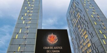 Principiul ne bis in idem consacrat la articolul 50 din Carta drepturilor fundamentale a Uniunii Europene trebuie interpretat în sensul că o persoană nu poate fi considerată ca fiind achitată definitiv, drept consecință a unei ordonanțe de clasare emise de un parchet, în lipsa examinării situației juridice a acestei persoane ca persoană răspunzătoare din punct de vedere penal pentru faptele care constituie infracțiunea urmărită | Hotărârea CJUE