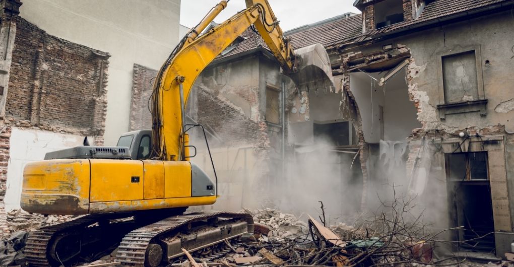 Calitatea procesuală activă de formulare a cererilor având ca obiect obligarea pârâtului la desființarea construcțiilor realizate nelegal | Practică neunitară