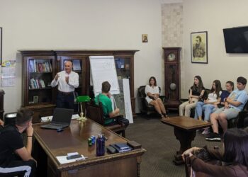 Cum stăm cu drogurile în școli? Tată a doi copii, elevi, prefectul Țiplea a vrut să afle ce se întâmplă în școlile din Bihor. 20 de fapte penale, o tentativă de omor