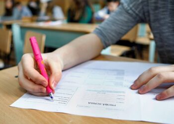 Începe simularea la Evaluare Națională 2024. În premieră, lucrările corectate digital. Ce se întâmplă dacă pică platforma în care se scanează lucrările sau dacă un elev scrie prea mic?