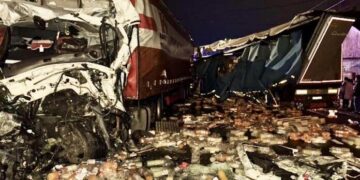 Groaznic accident la Tinăud între două tiruri