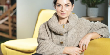 Absolventa unui master internațional în Drept la Oslo, care produce în Oradea pentru industria fashion premium