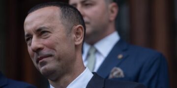 Percheziții acasă la un lider liberal și la CJ. Procurorii descind la un apartament de 800 de mp dintr-un cartier de lux, pentru care ar plăti 6.000 de euro chirie lunară