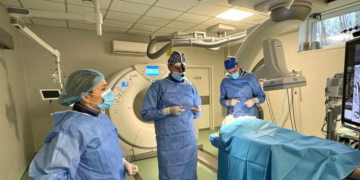 Bărbat de 33 de ani, intervenție în premiră la Oradea. I-au scos o sârmă din mandibulă prin asistarea imagistică a intervenției prin ghidaj fluoroscopic