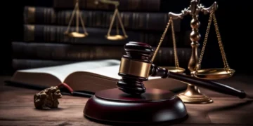 Soluția legislativă cuprinsă în Codul penal, care privește instituția împăcării ce are loc până la citirea actului de sesizare a instanţei, este constituțională numai în măsura în care nu se aplică în ipoteza schimbării încadrării juridice a faptei | Decizia CCR