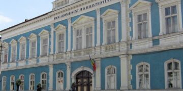 Cum arăta clasa de mate-fizică de la Samuil Vulcan Beiuș, promoția 85, din care a făcut parte și rectorul Abrudan, de la U Transilvania: Marius Moisescu, dublu premiat la națională, Matematică, dr. Călin Moș, olimpicul la mate Horia Ban, Vladimir Martinov, specialist în programare, Silicon Valley, dr. Felix Lerințiu, anatomo-patolog, Franța…