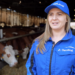 Anamaria Țepele, tânara care conduce o fermă în Vadu Crișului unde roboții sunt puși la treabă. E prima fermă din Bihor care are dreptul de utilizare a mențiunii „produs montan”