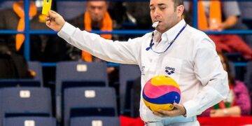 Adi Alexandrescu, singurul arbitru din lume care a oficiat la 6 finale consecutive ale Ligii Campionilor europeni şi la 14 ediţii consecutive de Champions League. A patra oară la J.O.
