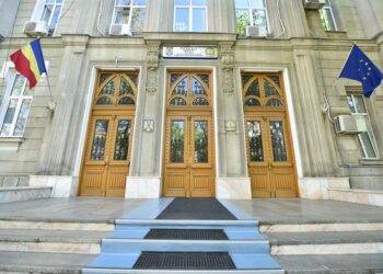 Control judiciar pentru directorul ASSMB și pentru directorul unui spital pentru  luare și dare de mită