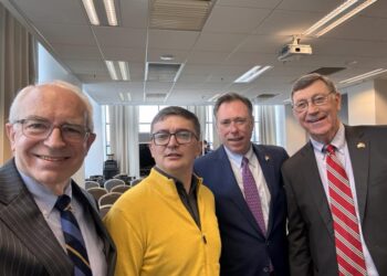 Judecătorul Jeff Moseley, Dan Hunter – ministrul adjunct al agriculturii din Texas, și Rick Rhodes, coordonator la Texas Rural Funders  au explicat la Universitatea Emanuel cum a ajuns Texas-ul lider în rândul statelor cu cele mai multe companii din Fortune 500
