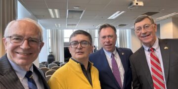 Judecătorul Jeff Moseley, Dan Hunter – ministrul adjunct al agriculturii din Texas, și Rick Rhodes, coordonator la Texas Rural Funders  au explicat la Universitatea Emanuel cum a ajuns Texas-ul lider în rândul statelor cu cele mai multe companii din Fortune 500