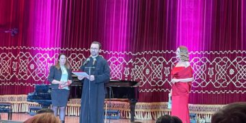 Preotul cu activitate legislativă Laurențiu Lazăr, președintele Asociatia Filantropia Oradea și al Fundației Trei Ierarhi, Premiul pentru asistentul social din domeniul protecţiei şi promovării drepturilor persoanelor cu dizabilităţi la Gala Naţională a Excelenţei în Asistenţa Socială