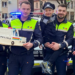 Copilul care își  dorește să devină polițist și are și propria uniformă, petrecere -surpriză. Cu poliția la ușă