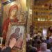 Preot, înlăturat de Mitropolia Ardealului, e acuzat de fraudă și înșelăciune. Învinuit că producea ”mir sfânt” în subsolul bisericii și mințea enoriașii că le trimite pomelnicele la Athos, pe bani