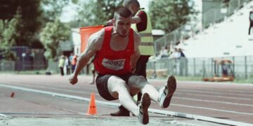 Cine e performerul care îi va ajuta pe micii fobaliști din Academia FC Bihor să devină atleți