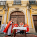 Credincioșii romano-catolice sărbătoresc Duminica Floriilor.În faţa Catedralei Episcopale va fi oficiată slujba de sfinţire a ramurilor de către PS Böcskei László. „Calea Sfintei Cruci”în grădina Palatului Episcopal