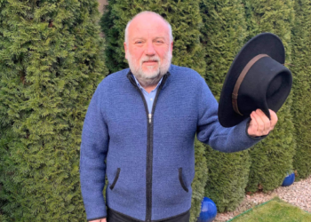 Reputatul ortoped Sorin Luigi Vesa este noul manager al Spitalului Orășenesc Ștei.  ”Altruist și empatic, cu telefonul deschis pentru pacienți zi și noapte, Omul Sorin Vesa tratează și vindecă, în domeniul medical, și cu «instrumentele lui Dumnezeu»”