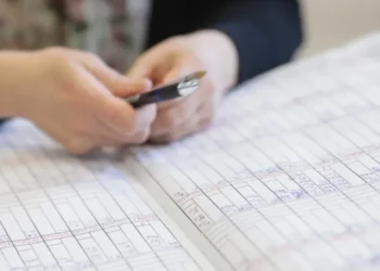Procuroare și judecător au dat în judecată o școală pentru că fiul lor a primit nota 1 