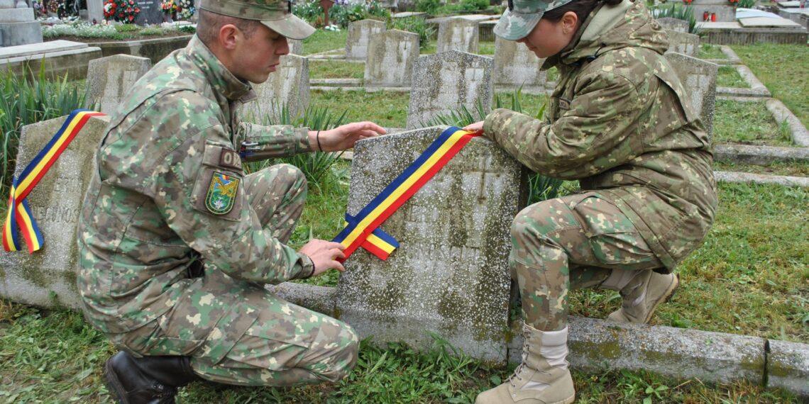 Parcelele de onoare ale eroilor români din Al Doilea Război Mondial, din Oradea și Salonta, îngrijite de militari din Centrul 54 Comunicații și Tehnologia Informației, Oradea