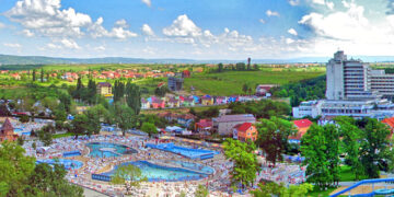 Cum a ajuns Băile Felix să atragă mai mulți turiști decât Mamaia. Vicepreşedintele Asociaţiei Naţionale a Agenţiilor de Turism:Pentru minivacanţa de 1 Mai şi Paşte cea mai vândută staţiune este Băile Felix