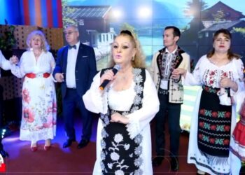 Cântăreață scuipată și înjurată  în timp ce filma o emisiune pentru Paște