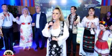 Cântăreață scuipată și înjurată  în timp ce filma o emisiune pentru Paște