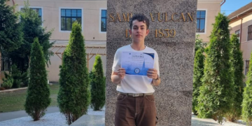 Pasionat, ambițios, perseverent, inteligent. Vulcanistul David Hora, a treia calificare la etapa națională a Olimpiadei de Limba franceză. El studiază mate-info intensiv