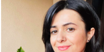 Avocatul Laura Sarca, educație juridică cu copii din Lazuri de Beiuș
