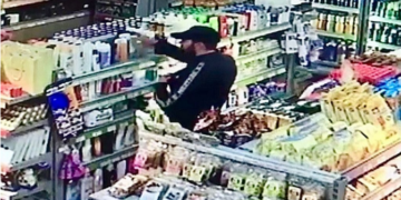 Un bărbat și-a expus organele genitale în magazinul unei stații Peco Oradea după ce a primit o provocare pe rețelele de socializare. Condamnat la 130 zile amendă