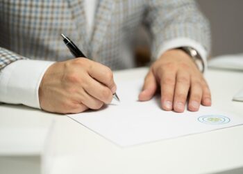 Însușirea cererii de chemare în judecată sau a căii de atac de către practicianul în insolvență desemnat în procedura ulterior declanșată nu atrage scutirea de la plata taxei judiciare de timbru
