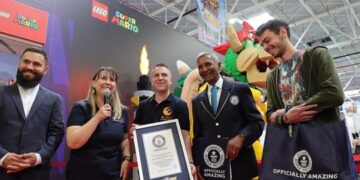 Orădenii Bence Czilli și Botond Czilli în fruntea echipei care a construit cea mai mare dioramă din lume de 1 milion de piese,record mondial