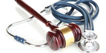 Competenţa materială de soluţionare a cauzelor având ca obiect obligarea pe temei delictual a pârâţilor la achitarea daunelor materiale şi/sau morale pentru malpraxis