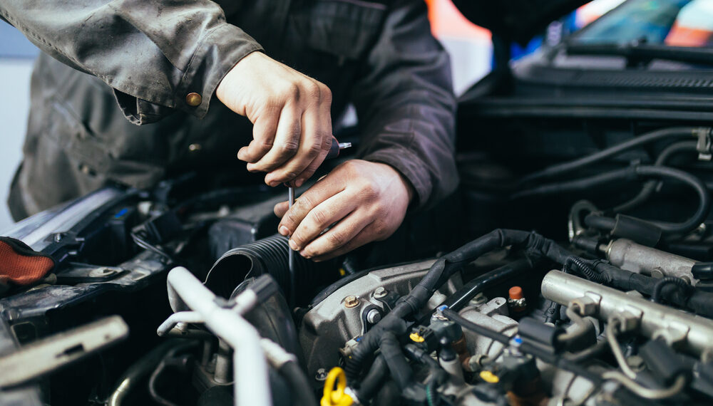 Modalitatea de stabilire a orei de manoperă pentru repararea unui autoturism, parte a despăgubirii cuvenite celui păgubit | Practică neunitară