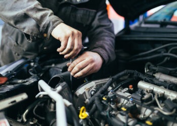 Modalitatea de stabilire a orei de manoperă pentru repararea unui autoturism, parte a despăgubirii cuvenite celui păgubit | Practică neunitară