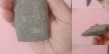 Topor de piatră din paleolitic, descoperit în grădina unui localnic din Brusturi