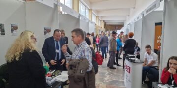883 de joburi pregătite pentru bihoreni la Bursa generală a locurilor de muncă. 117 job-uri pentru studii superioare. Cine sunt angajatorii